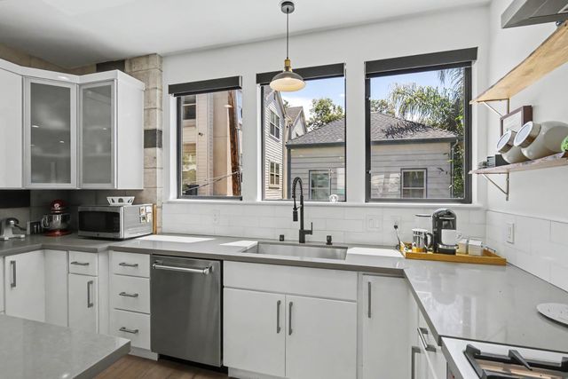 2020 Rice Aly, Sacramento, CA 95811