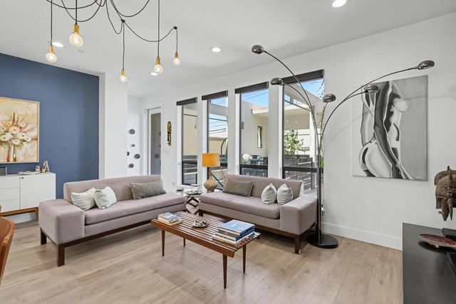 2020 Rice Aly, Sacramento, CA 95811