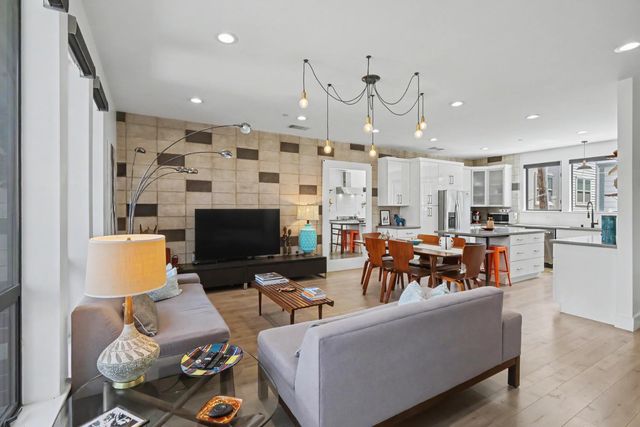 2020 Rice Aly, Sacramento, CA 95811
