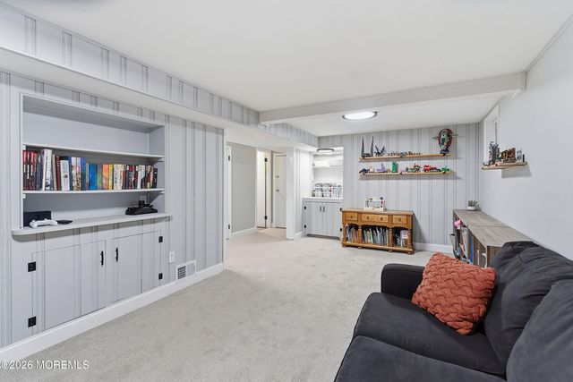 31 Mitchell Drive, Toms River, NJ 08755