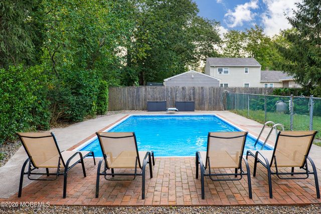 31 Mitchell Drive, Toms River, NJ 08755