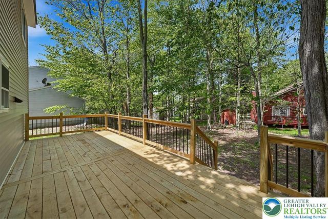 8592 Periwinkle Drive, Coolbaugh Twp, PA 18466
