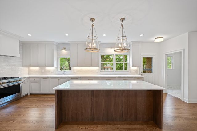 6013 Landmark Pl, Brentwood, TN 37027