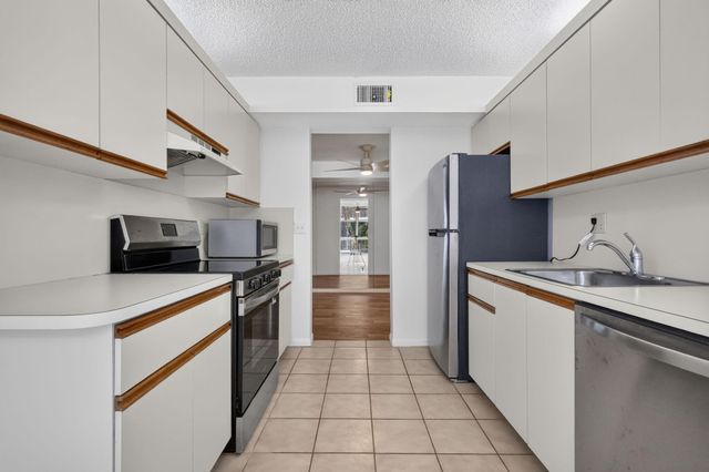 5936 MORNINGSTAR Circle 205, Delray Beach, FL 33484