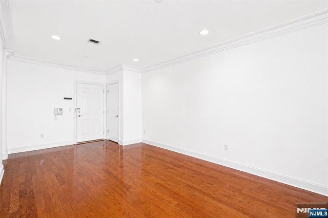 180 Edgewater Road, Cliffside Park, NJ 07010