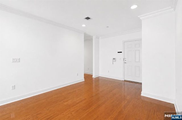 180 Edgewater Road, Cliffside Park, NJ 07010