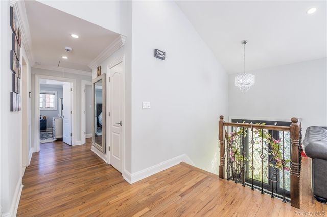 7 Dunhill Road, Manhasset Hills, NY 11040