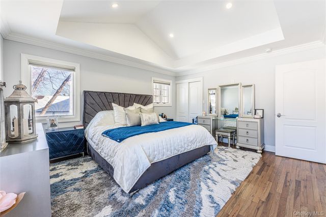 7 Dunhill Road, Manhasset Hills, NY 11040