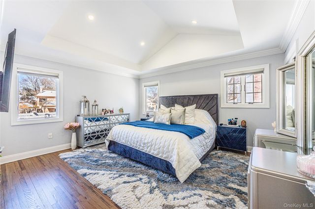 7 Dunhill Road, Manhasset Hills, NY 11040