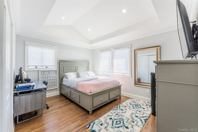 7 Dunhill Road, Manhasset Hills, NY 11040