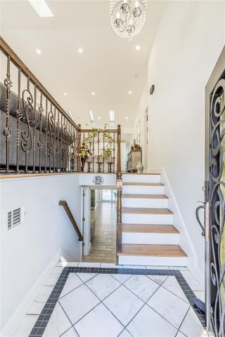 7 Dunhill Road, Manhasset Hills, NY 11040