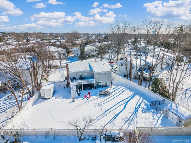 7 Dunhill Road, Manhasset Hills, NY 11040