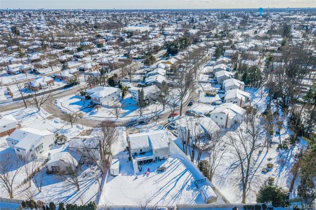 7 Dunhill Road, Manhasset Hills, NY 11040