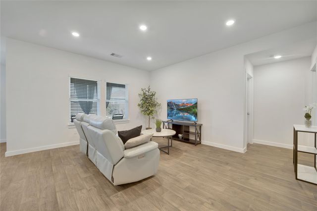 120 Rosa RD, San Marcos, TX 78666