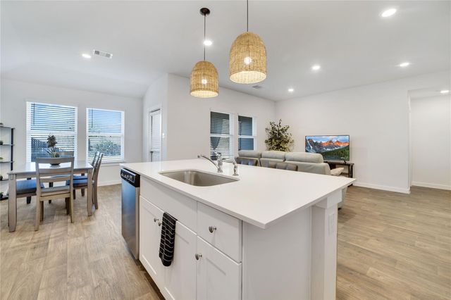 120 Rosa RD, San Marcos, TX 78666