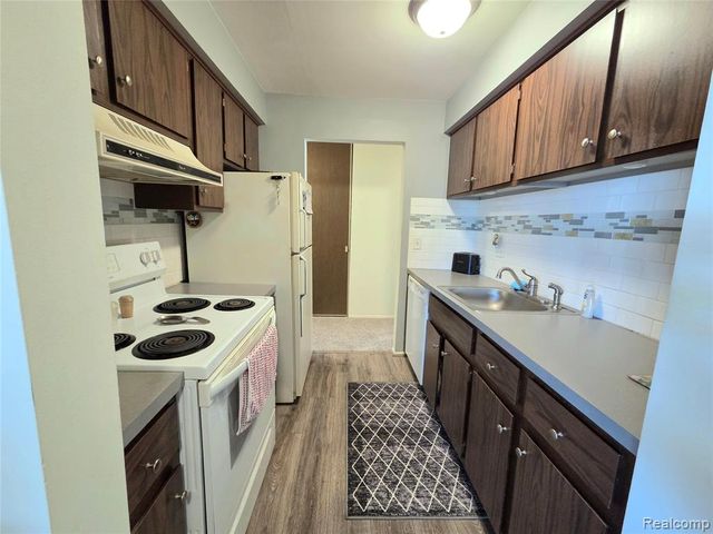 1891 Baldwin Drive 4, Trenton, MI 48183