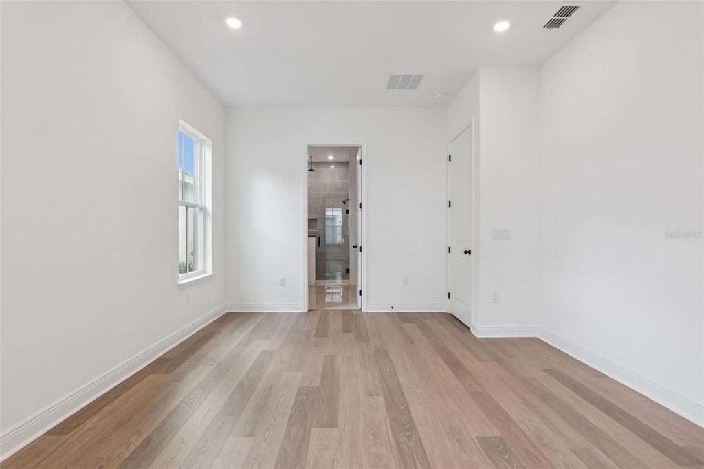 Image 15 of property listing at 10272 FIDDLEY ALLEY, Orlando, FL 32827