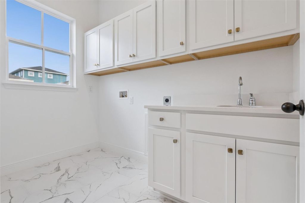 Image 26 of property listing at 10272 FIDDLEY ALLEY, Orlando, FL 32827