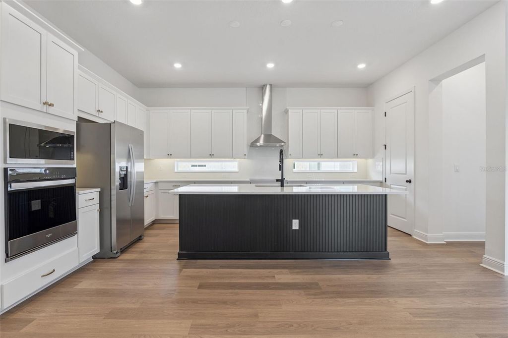 Image 8 of property listing at 10272 FIDDLEY ALLEY, Orlando, FL 32827