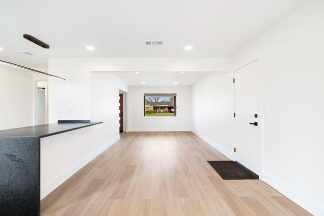 175 COZY, Paris, TX 75462