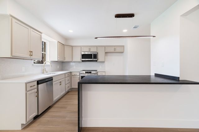 175 COZY, Paris, TX 75462