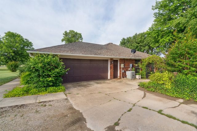 106 Dee Dee Drive, Shawnee, OK 74804