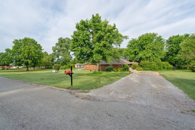 106 Dee Dee Drive, Shawnee, OK 74804