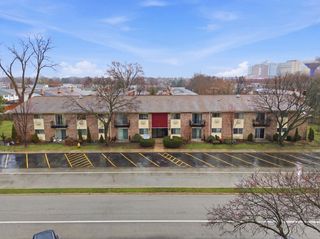 8995 Kennedy Drive N 206F, Des Plaines, IL 60016