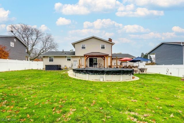 8876 Blitzen Road NW, North Canton, OH 44720