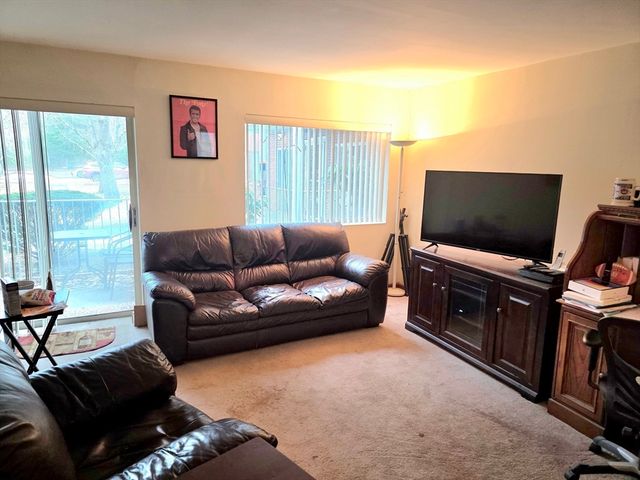 42 Bayberry Dr 1, Sharon, MA 02067