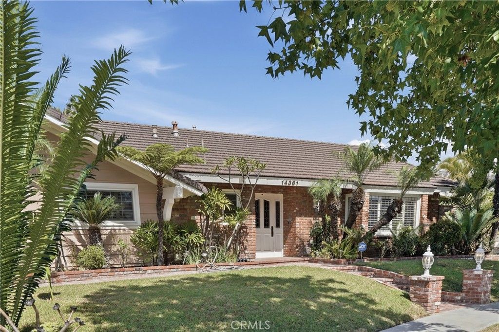 Image 5 of property listing at 14361 Morton Street, North Tustin, CA 92780