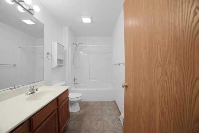 1226 Peninsula LANE, Whitewater, WI 53190