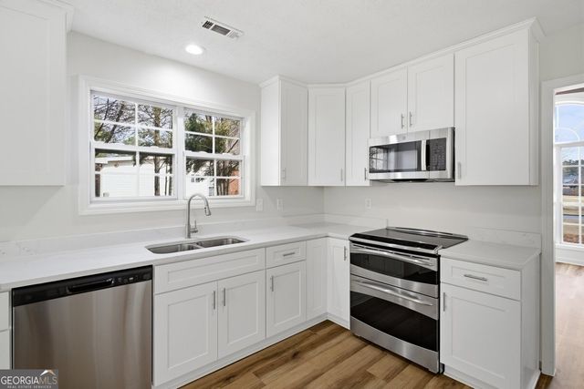 122 Shadow Lake Drive, Conyers, GA 30094