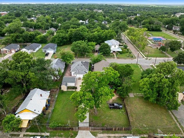 1811 Wesley Street, Greenville, TX 75401