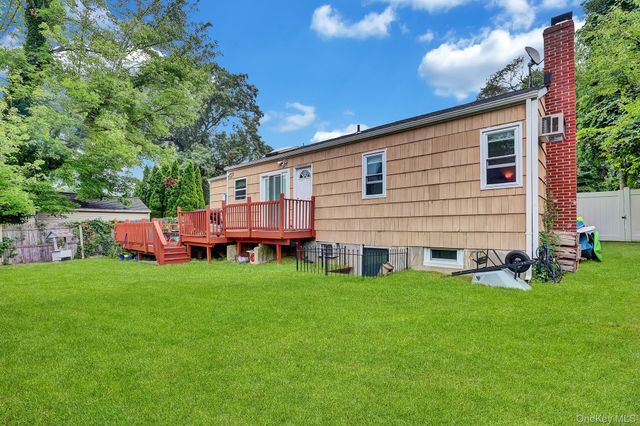 84 Palm Road, Rocky Point, NY 11778