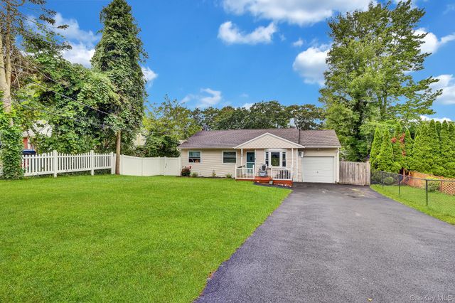 84 Palm Road, Rocky Point, NY 11778