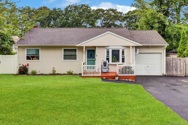 84 Palm Road, Rocky Point, NY 11778
