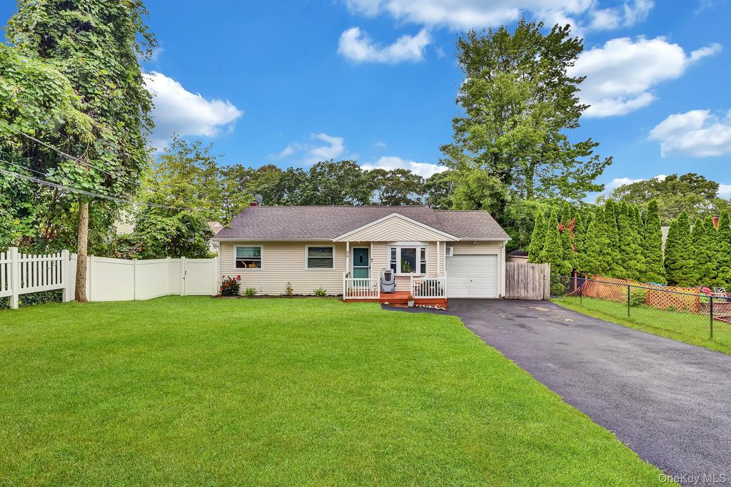 84 Palm Road, Rocky Point, NY 11778