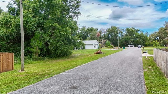 8458 W Buckwood Court, Homosassa, FL 34448