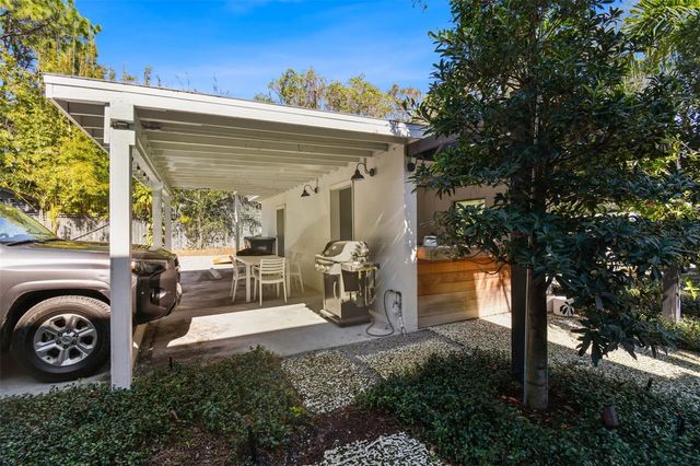 2111 W SOUTHVIEW AVENUE A, Tampa, FL 33606