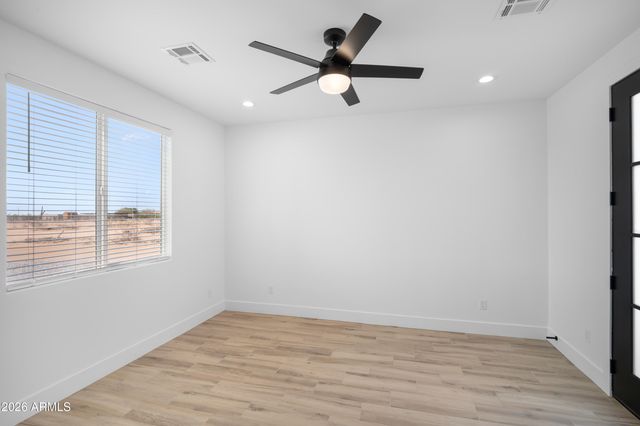 25778 W PEAKVIEW Road, Wittmann, AZ 85361