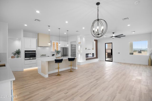 25778 W PEAKVIEW Road, Wittmann, AZ 85361