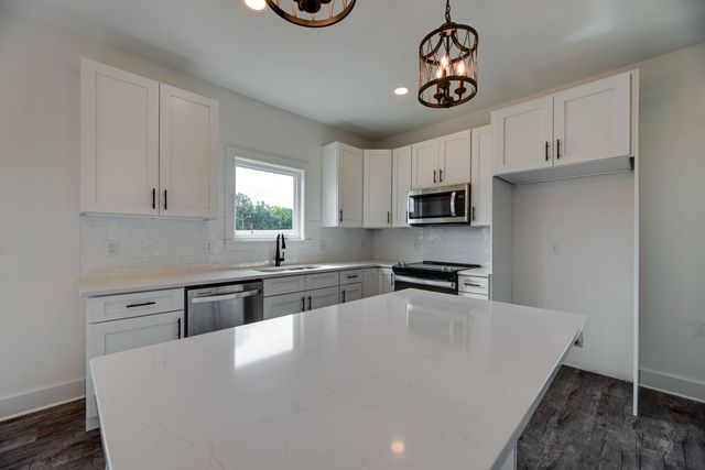 1020 Scenic View Ct, Old Hickory, TN 37138