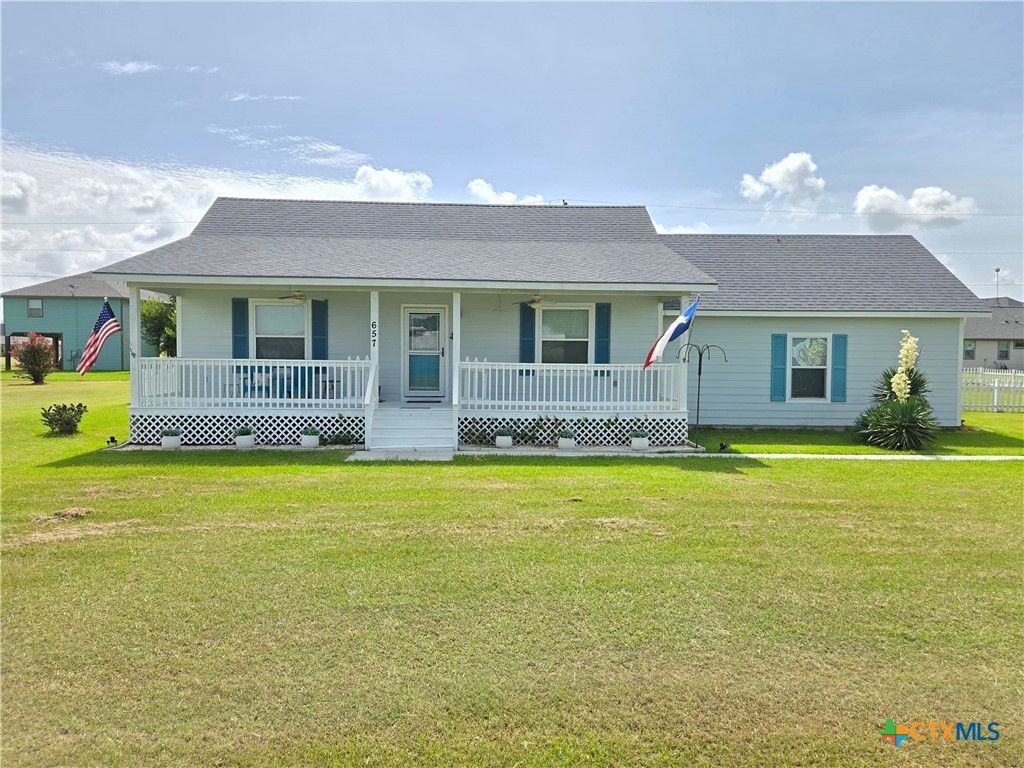 657 Bayview Drive, Palacios, TX 77465