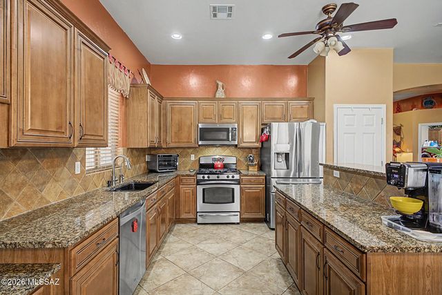 8269 W Calle Escorial, Tucson, AZ 85757