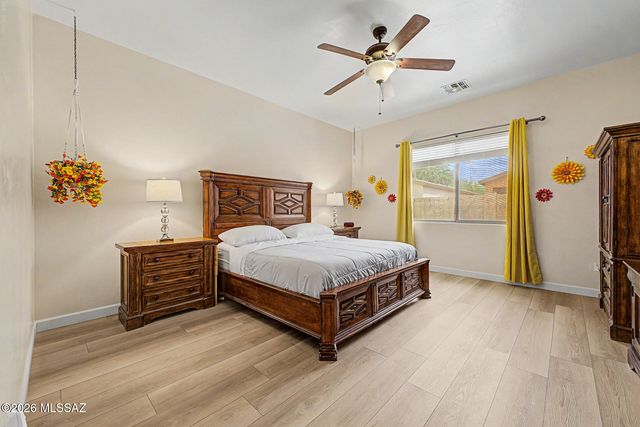 8269 W Calle Escorial, Tucson, AZ 85757