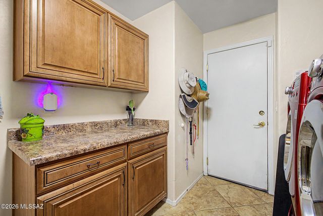 8269 W Calle Escorial, Tucson, AZ 85757