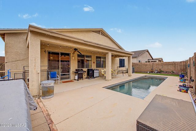 8269 W Calle Escorial, Tucson, AZ 85757