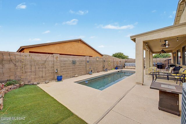 8269 W Calle Escorial, Tucson, AZ 85757