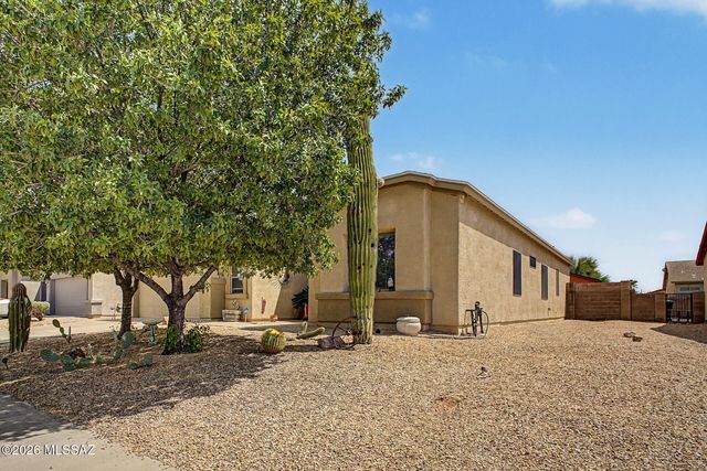8269 W Calle Escorial, Tucson, AZ 85757